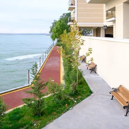 Nicole Solid House Apartman Mamaia