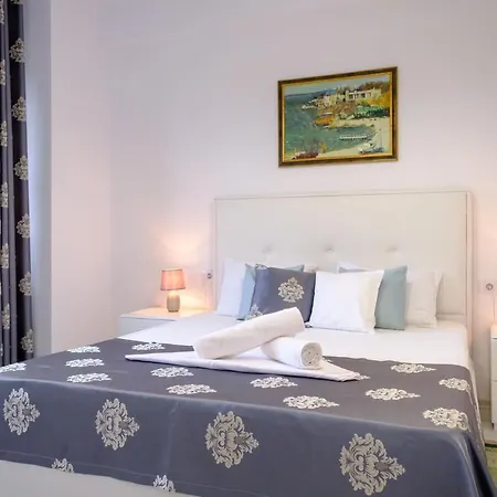 Nicole Solid House Apartman *