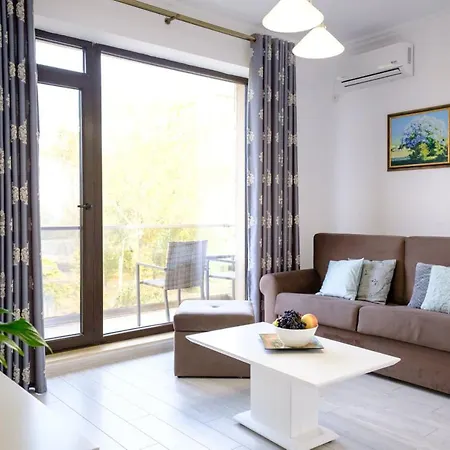 Nicole Apartament Solid House